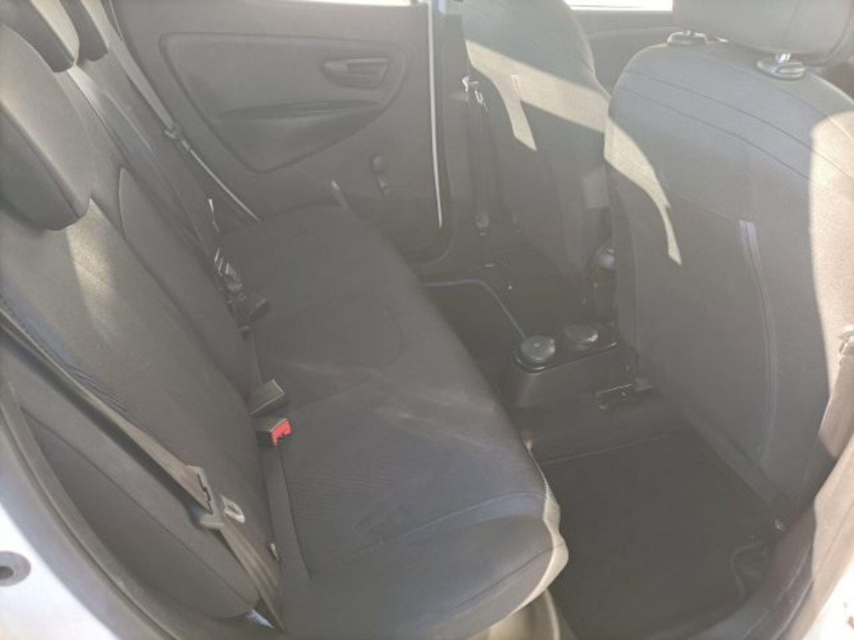 Lancia Ypsilon 1.2 69 CV 5 porte GPL Ecochic Gold (10)