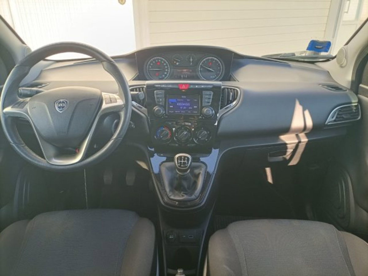 Lancia Ypsilon 1.2 69 CV 5 porte GPL Ecochic Gold (11)