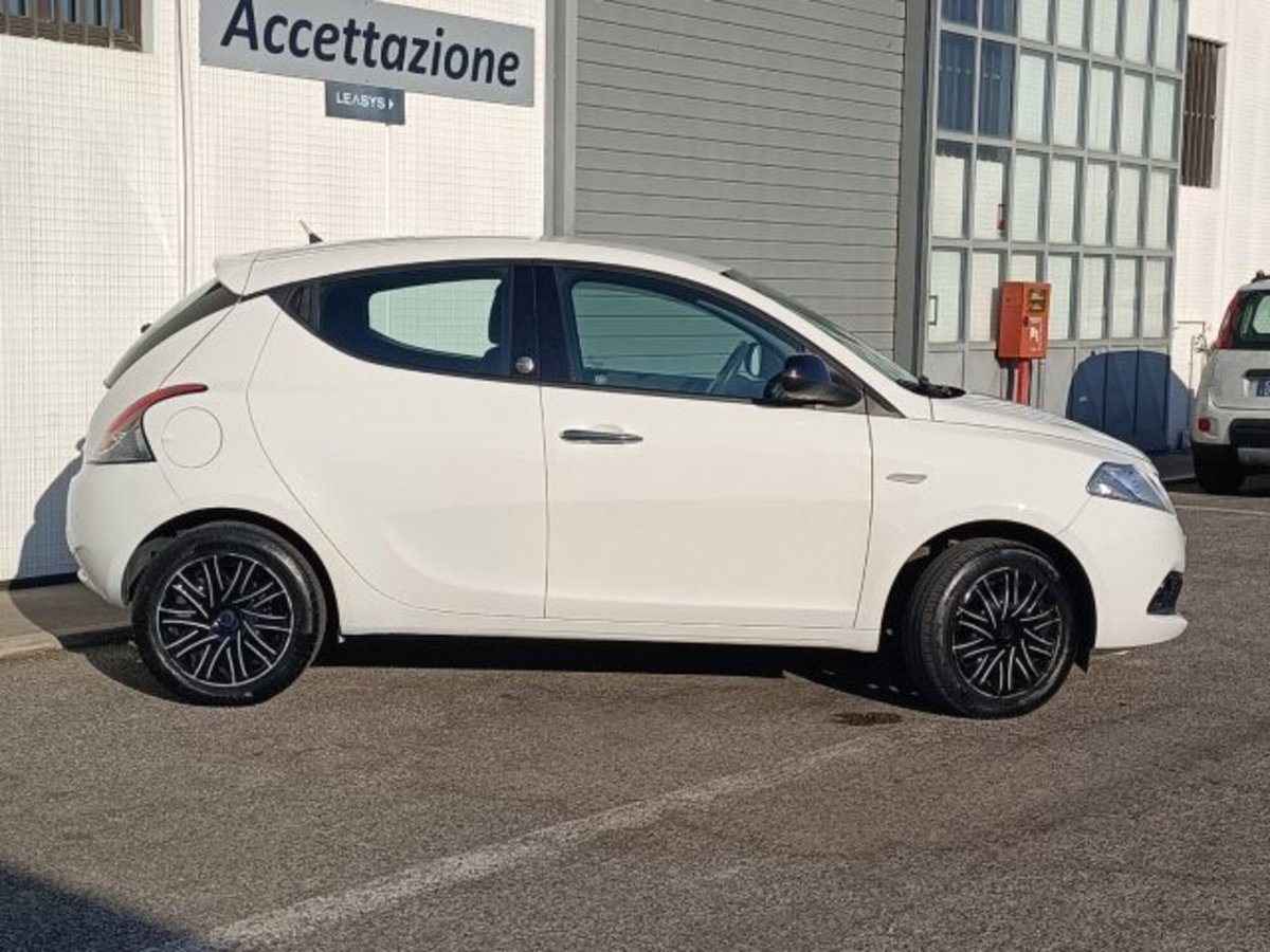Lancia Ypsilon 1.2 69 CV 5 porte GPL Ecochic Gold (3)