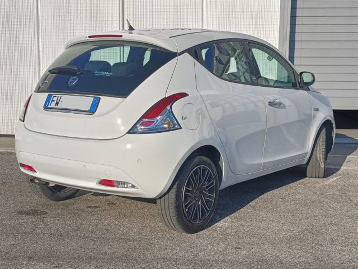 Lancia Ypsilon 1.2 69 CV 5 porte GPL Ecochic Gold (8)