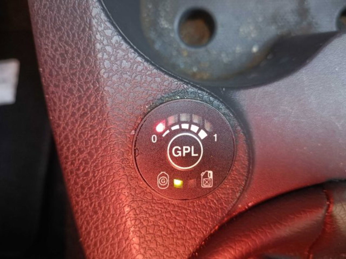 Dacia Sandero 1.2 GPL 75CV Ambiance (15)