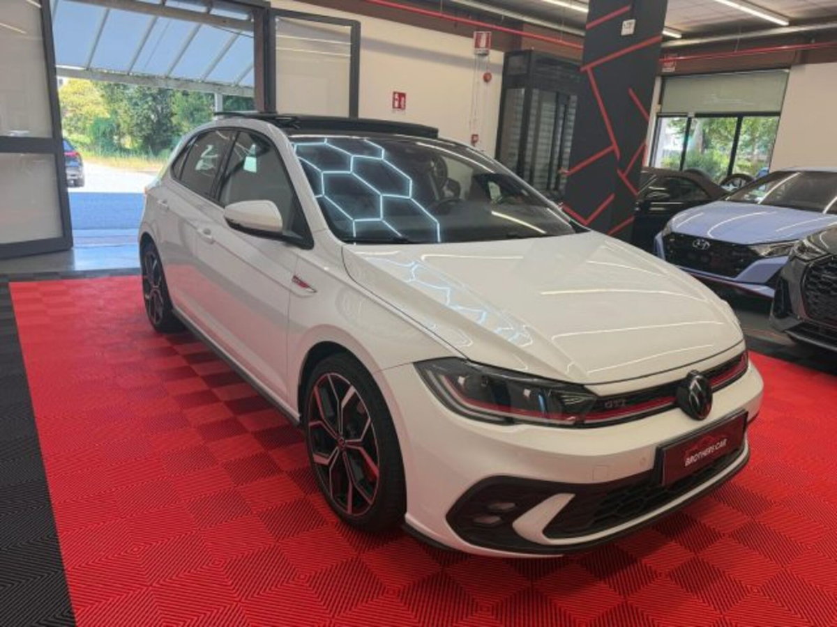 Volkswagen Polo 2.0 tsi GTI dsg (2)