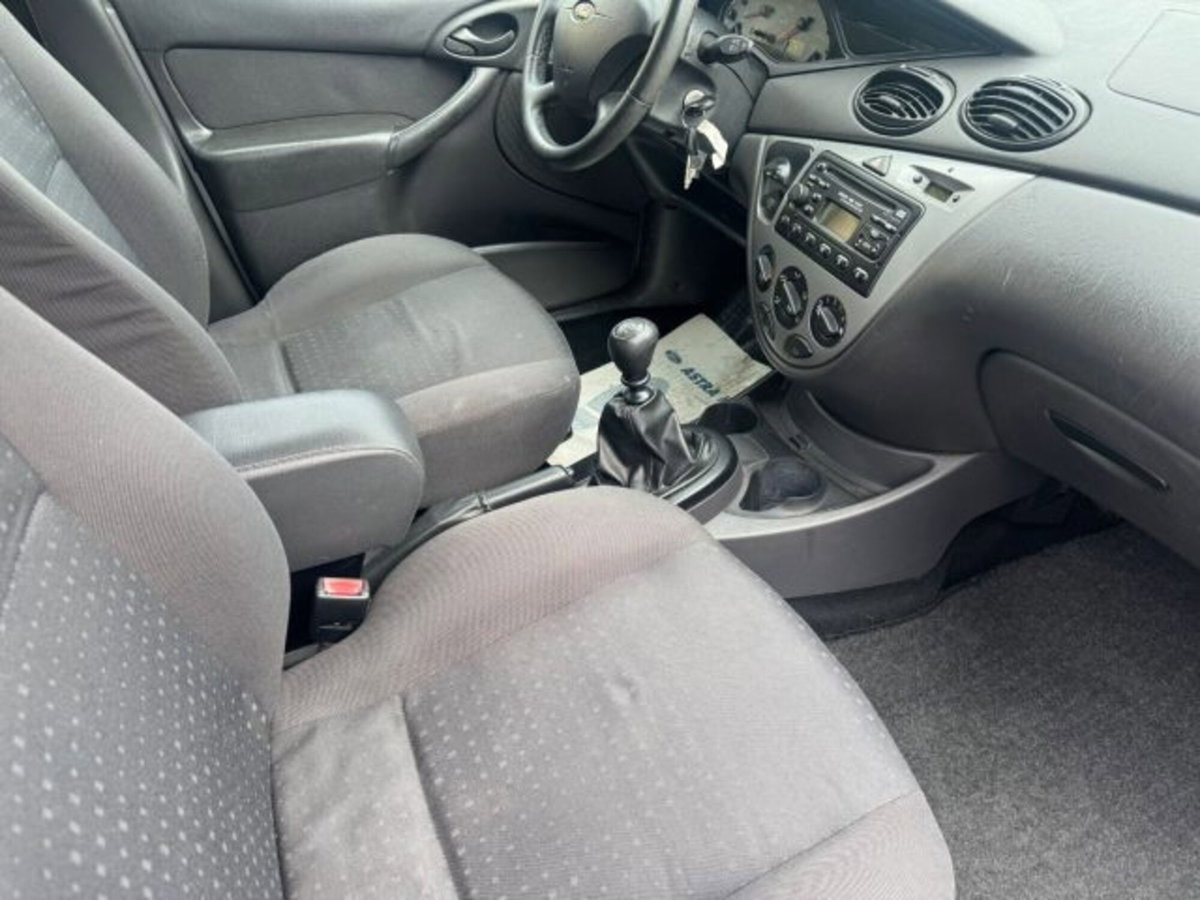 Ford Focus Station Wagon 1.8 TDCi (100CV) cat SW Zetec (8)
