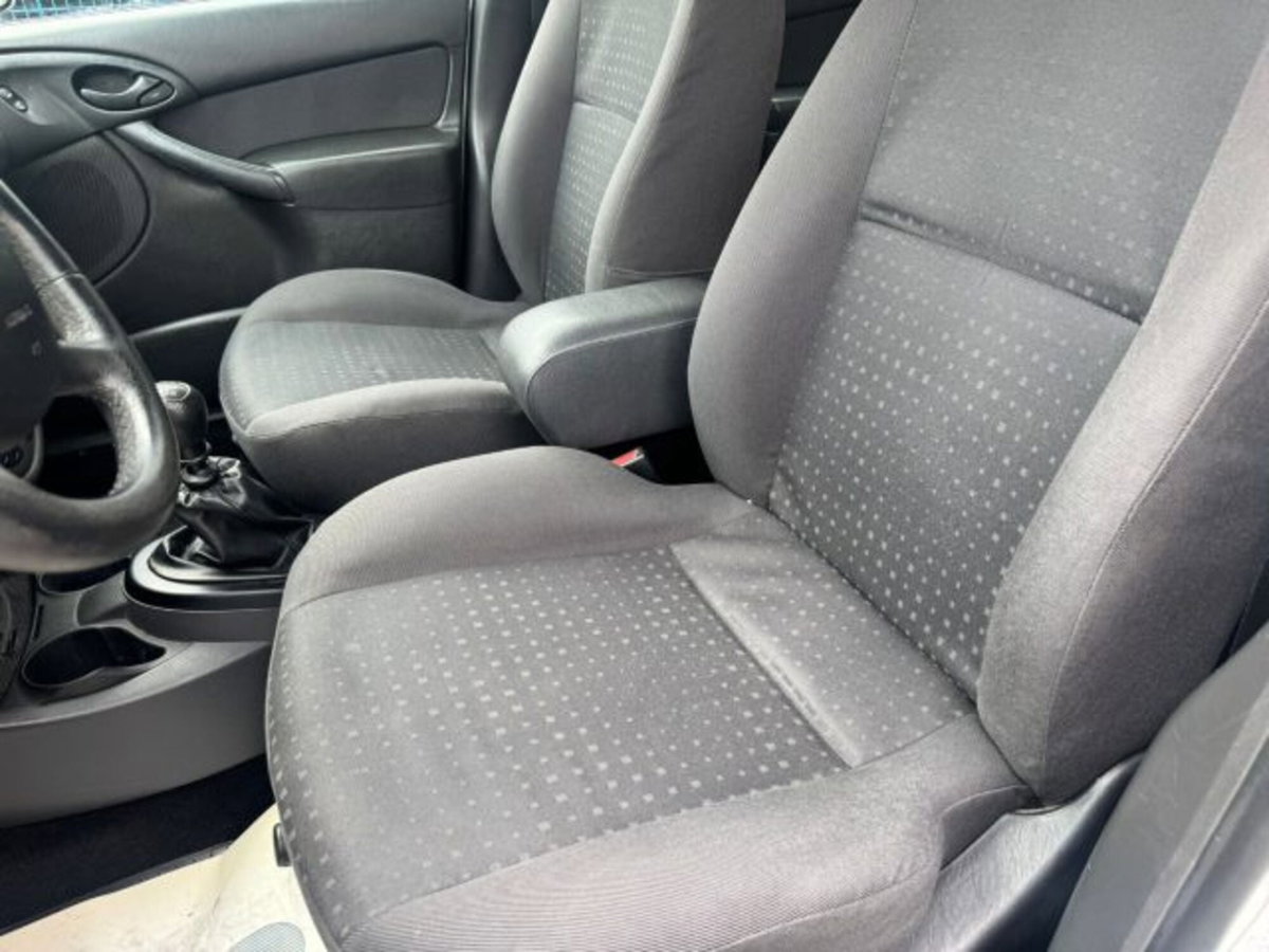 Ford Focus Station Wagon 1.8 TDCi (100CV) cat SW Zetec (9)