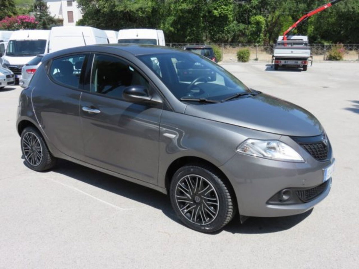 Lancia Ypsilon 1.0 FireFly 5 porte S&S Hybrid Ecochic Gold