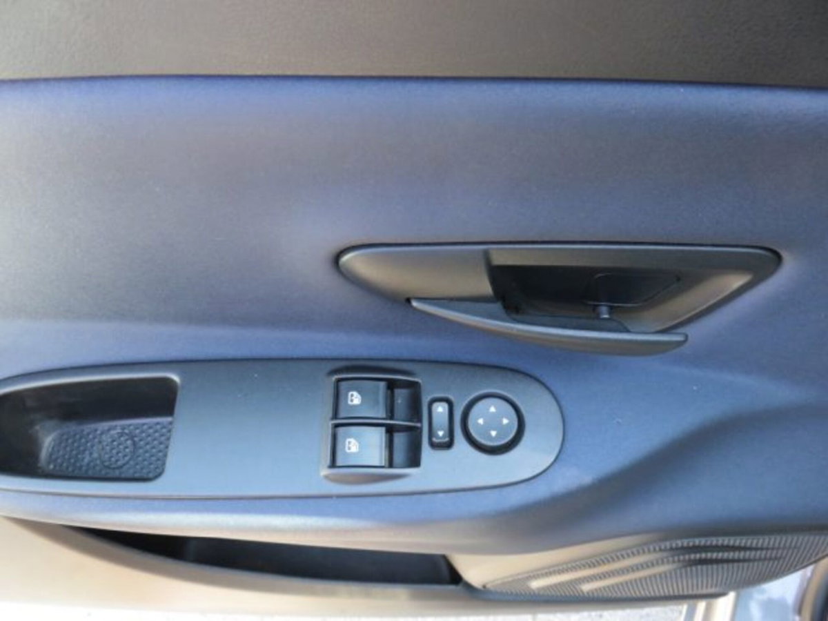 Lancia Ypsilon 1.0 FireFly 5 porte S&S Hybrid Ecochic Gold (10)