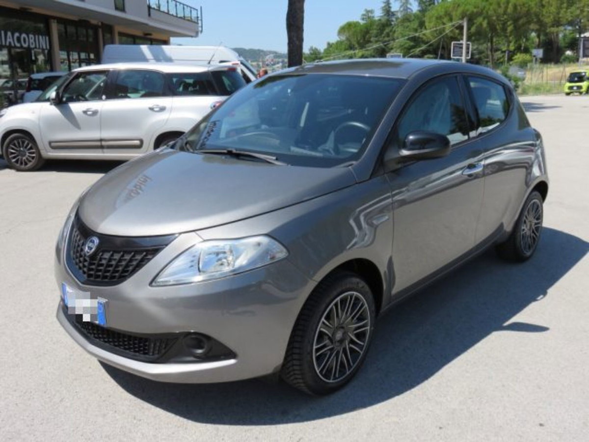 Lancia Ypsilon 1.0 FireFly 5 porte S&S Hybrid Ecochic Gold (2)