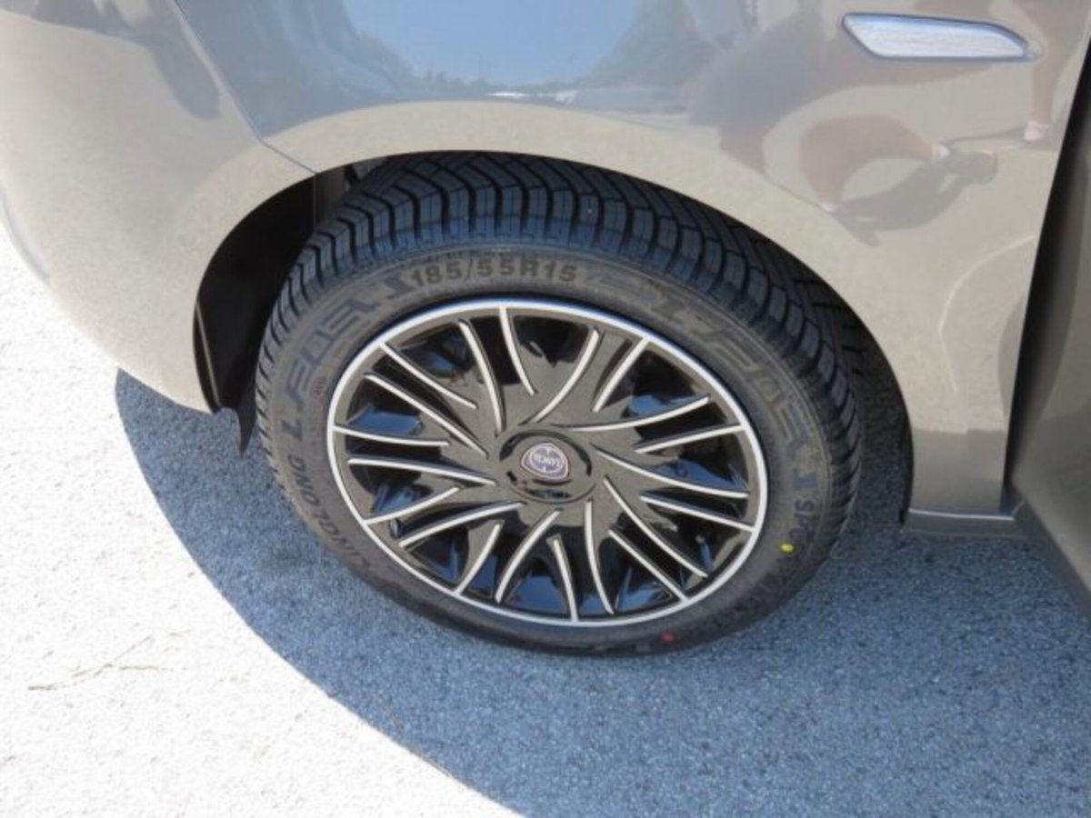 Lancia Ypsilon 1.0 FireFly 5 porte S&S Hybrid Ecochic Gold (3)
