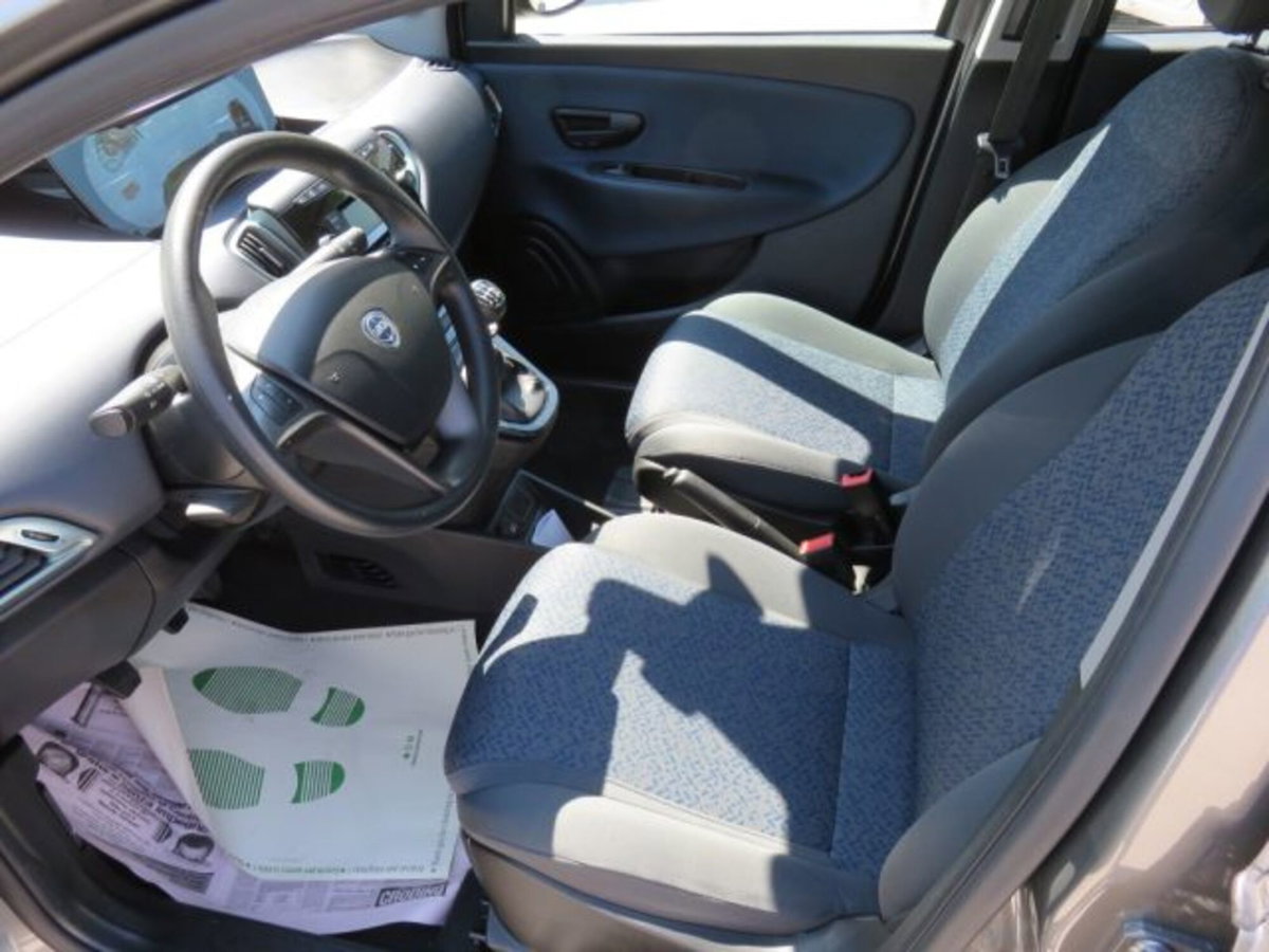 Lancia Ypsilon 1.0 FireFly 5 porte S&S Hybrid Ecochic Gold (7)