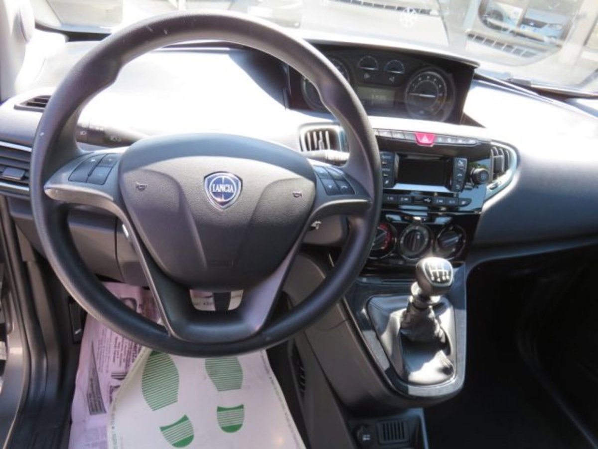 Lancia Ypsilon 1.0 FireFly 5 porte S&S Hybrid Ecochic Gold (8)
