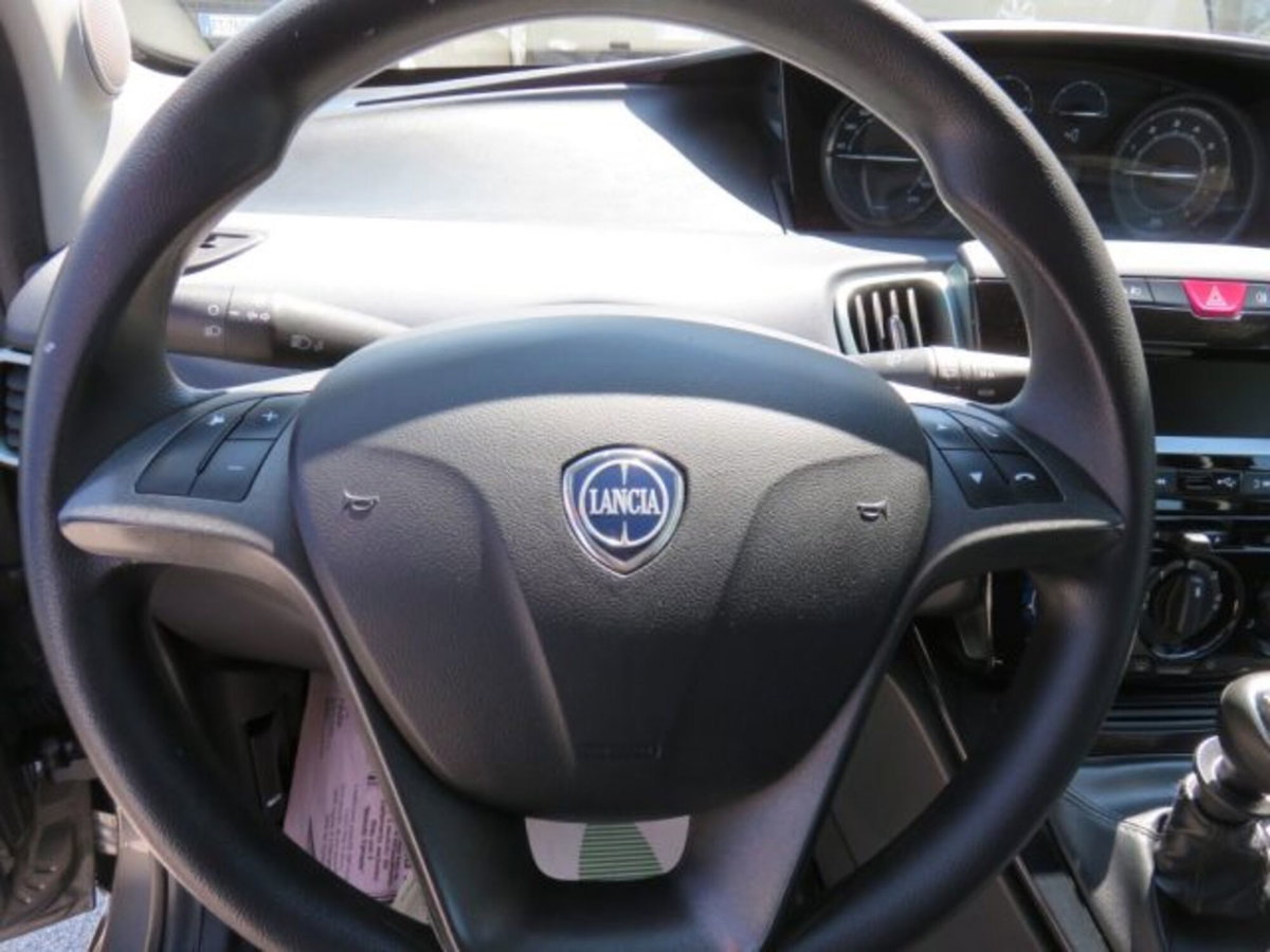 Lancia Ypsilon 1.0 FireFly 5 porte S&S Hybrid Ecochic Gold (9)