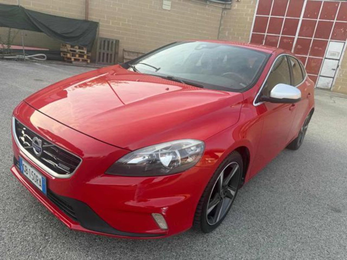 Volvo V40 D4 R-design Momentum