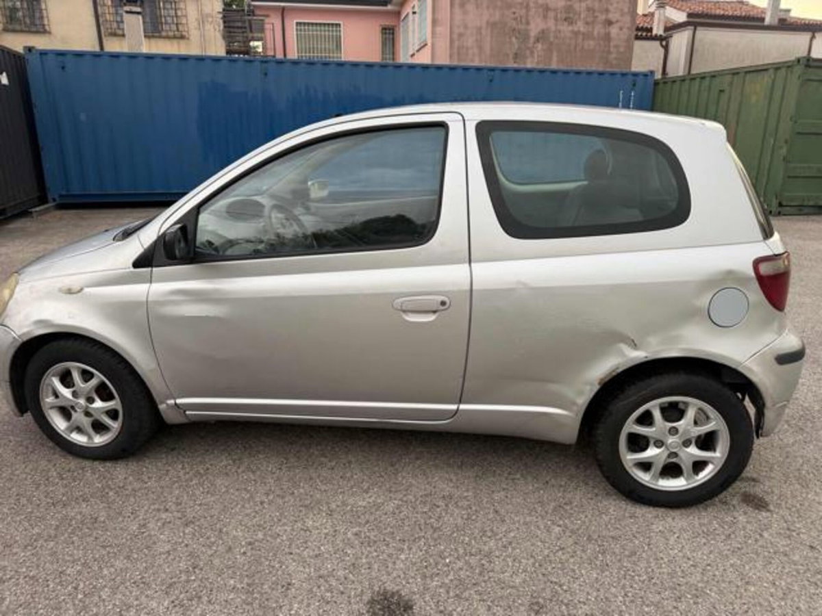 Toyota Yaris 16V cat 3 porte (7)