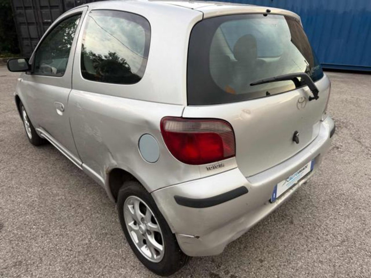 Toyota Yaris 16V cat 3 porte (4)