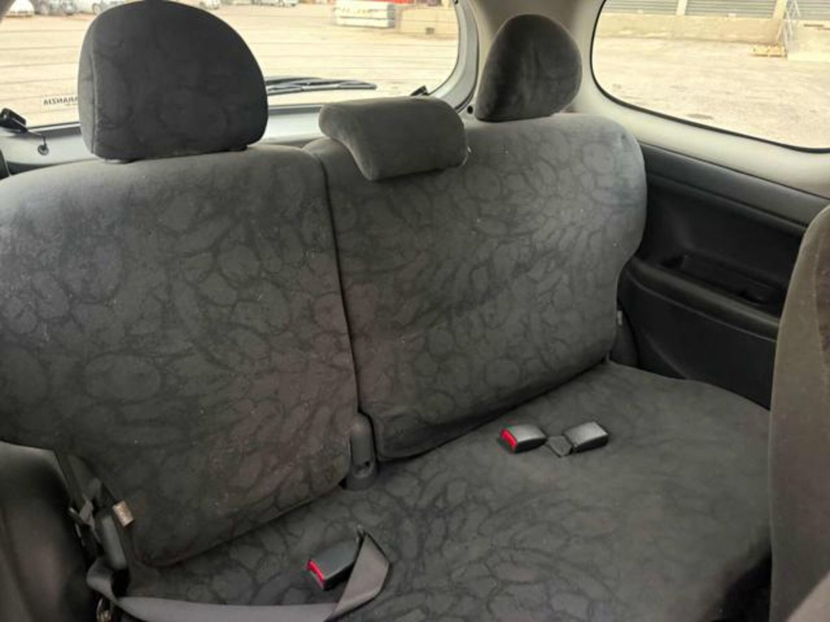 Toyota Yaris 16V cat 3 porte (10)
