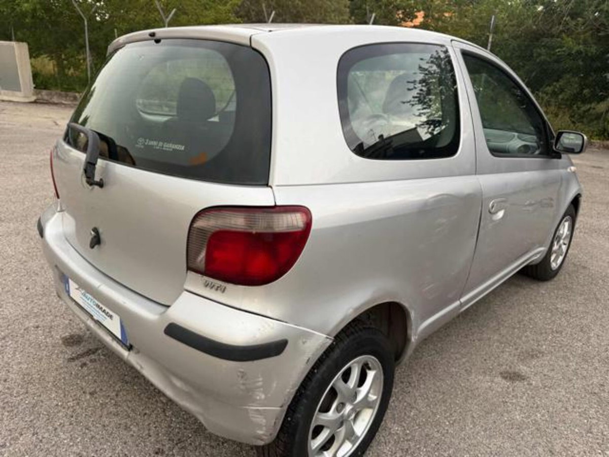 Toyota Yaris 16V cat 3 porte (6)