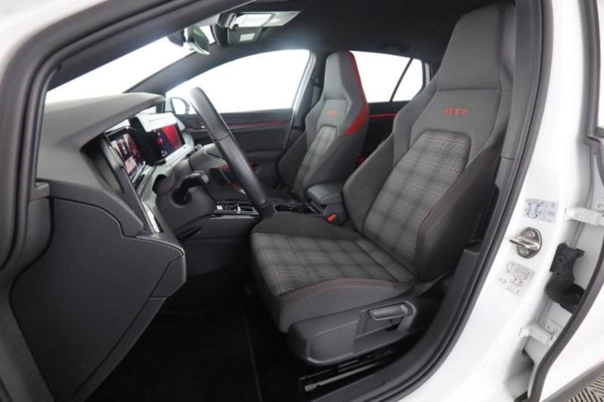 Volkswagen Golf 2.0 TSI GTI DSG (2)