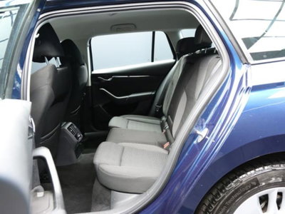 Skoda Octavia Station Wagon 2.0 TDI EVO SCR DSG Wagon Executive (8)