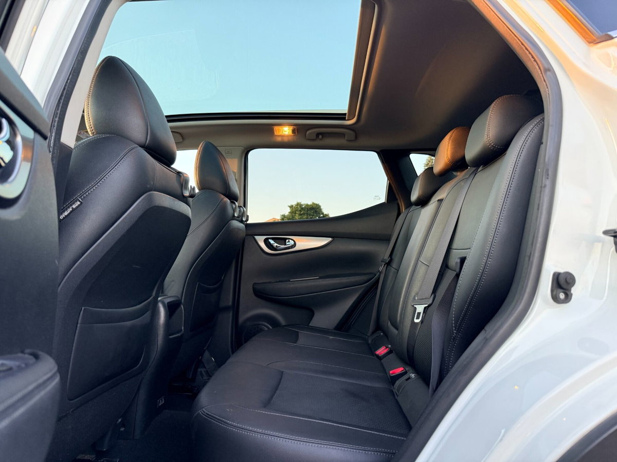 Nissan Qashqai 1.6 dCi 2WD Tekna (10)