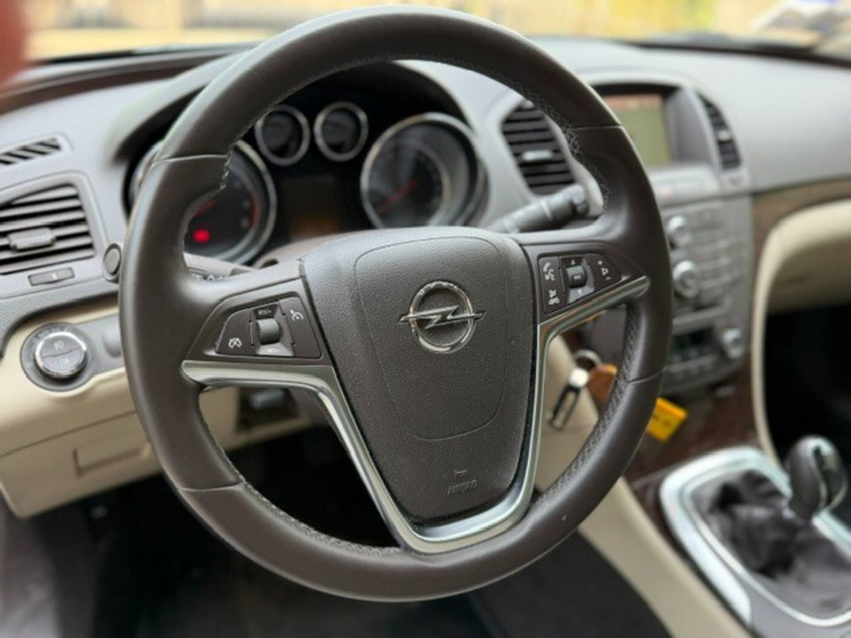 Opel Insignia Station Wagon Turbo 180CV Sports Elective (16)