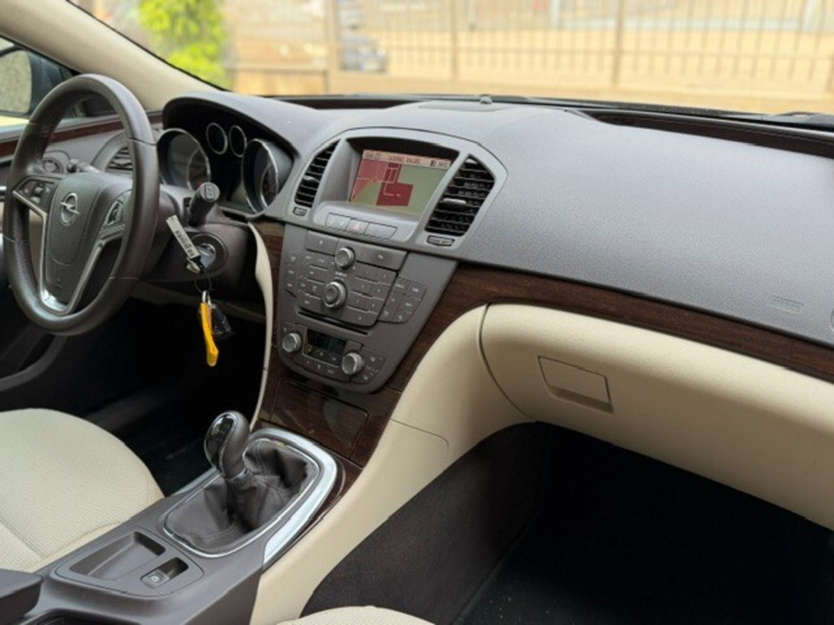 Opel Insignia Station Wagon Turbo 180CV Sports Elective (20)