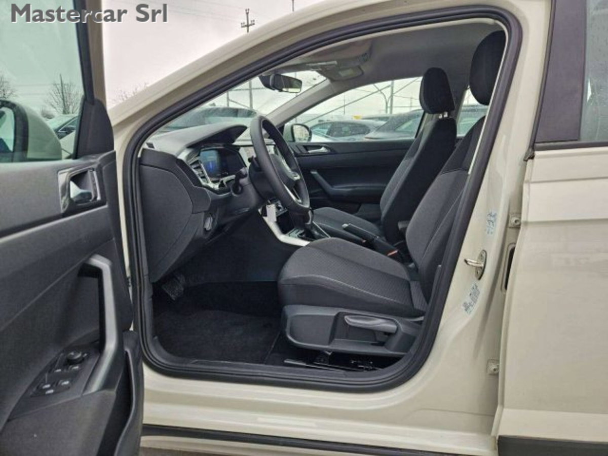 Volkswagen Taigo 1.0 TSI 110 CV DSG R-Line (9)