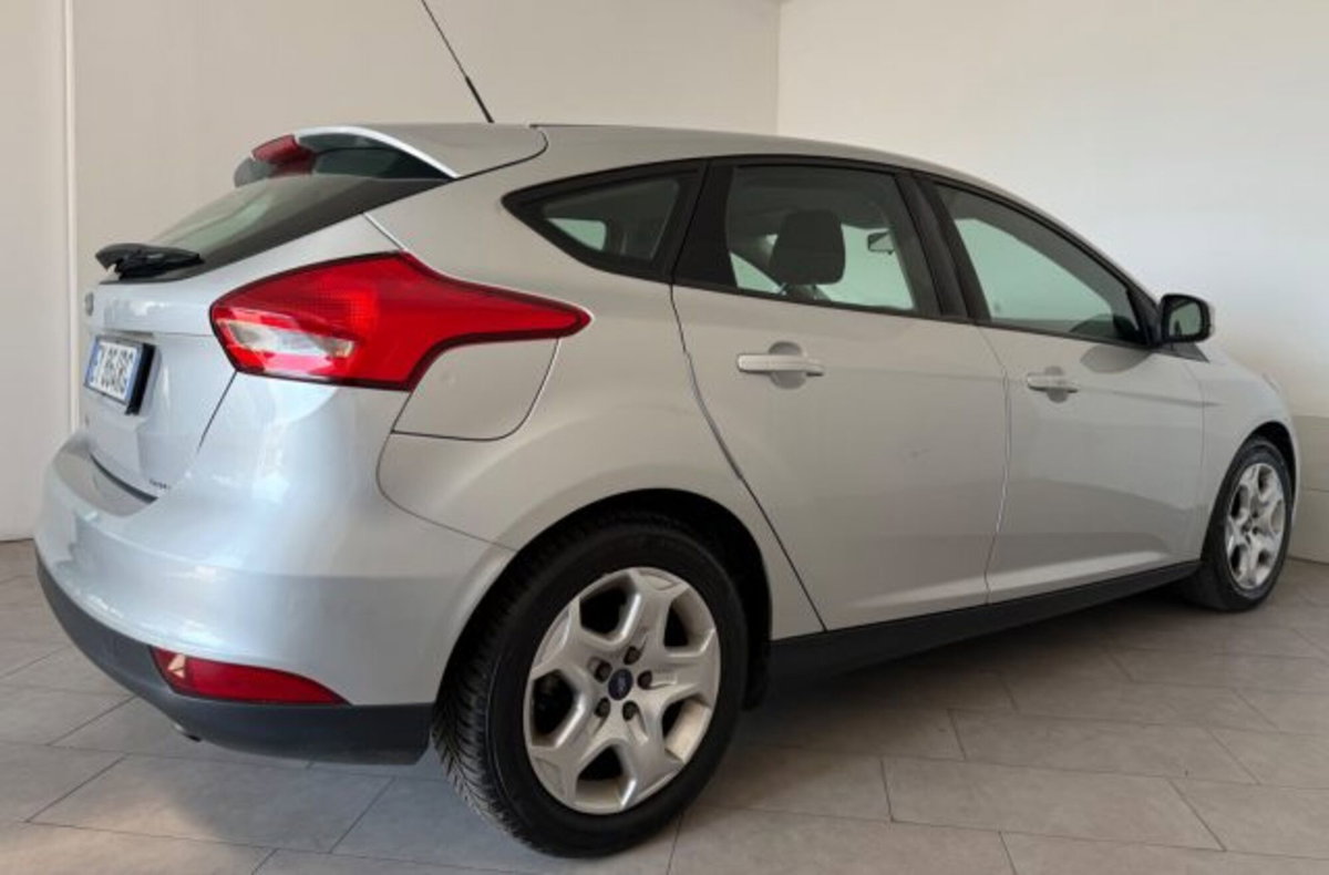 Ford Focus 1.6 120 CV GPL Titanium (6)