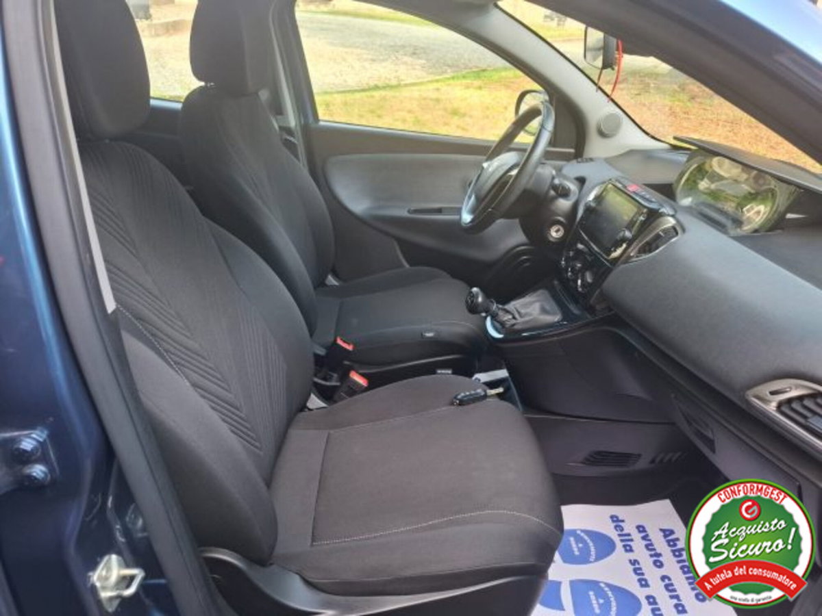 Lancia Ypsilon 1.0 FireFly 5 porte S&S Hybrid Ecochic Gold (10)