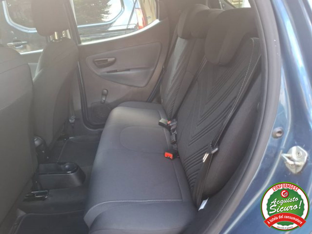 Lancia Ypsilon 1.0 FireFly 5 porte S&S Hybrid Ecochic Gold (11)