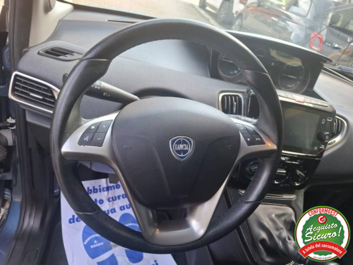 Lancia Ypsilon 1.0 FireFly 5 porte S&S Hybrid Ecochic Gold (13)