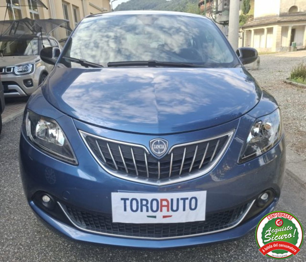 Lancia Ypsilon 1.0 FireFly 5 porte S&S Hybrid Ecochic Gold (2)