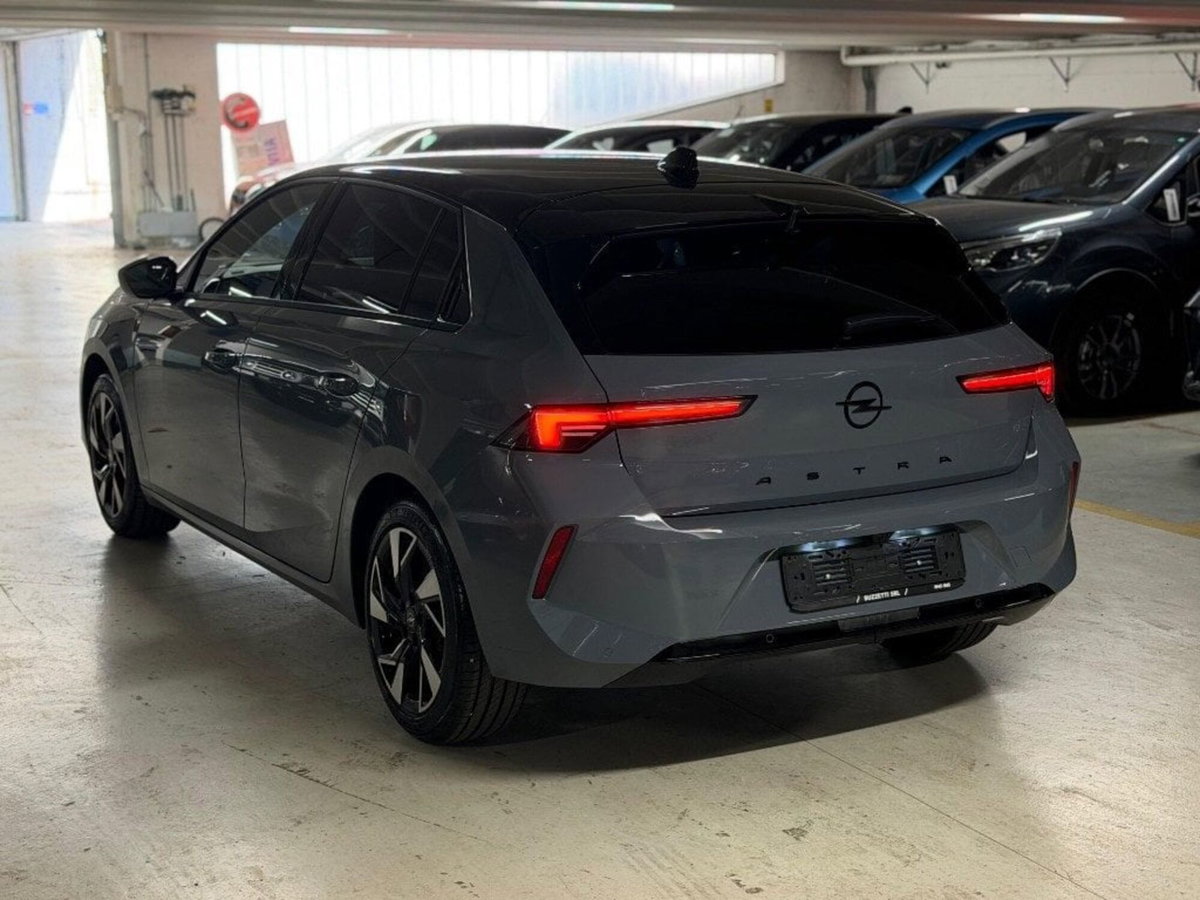 Opel Astra 1.2 hybrid GS 145cv dct6 (4)