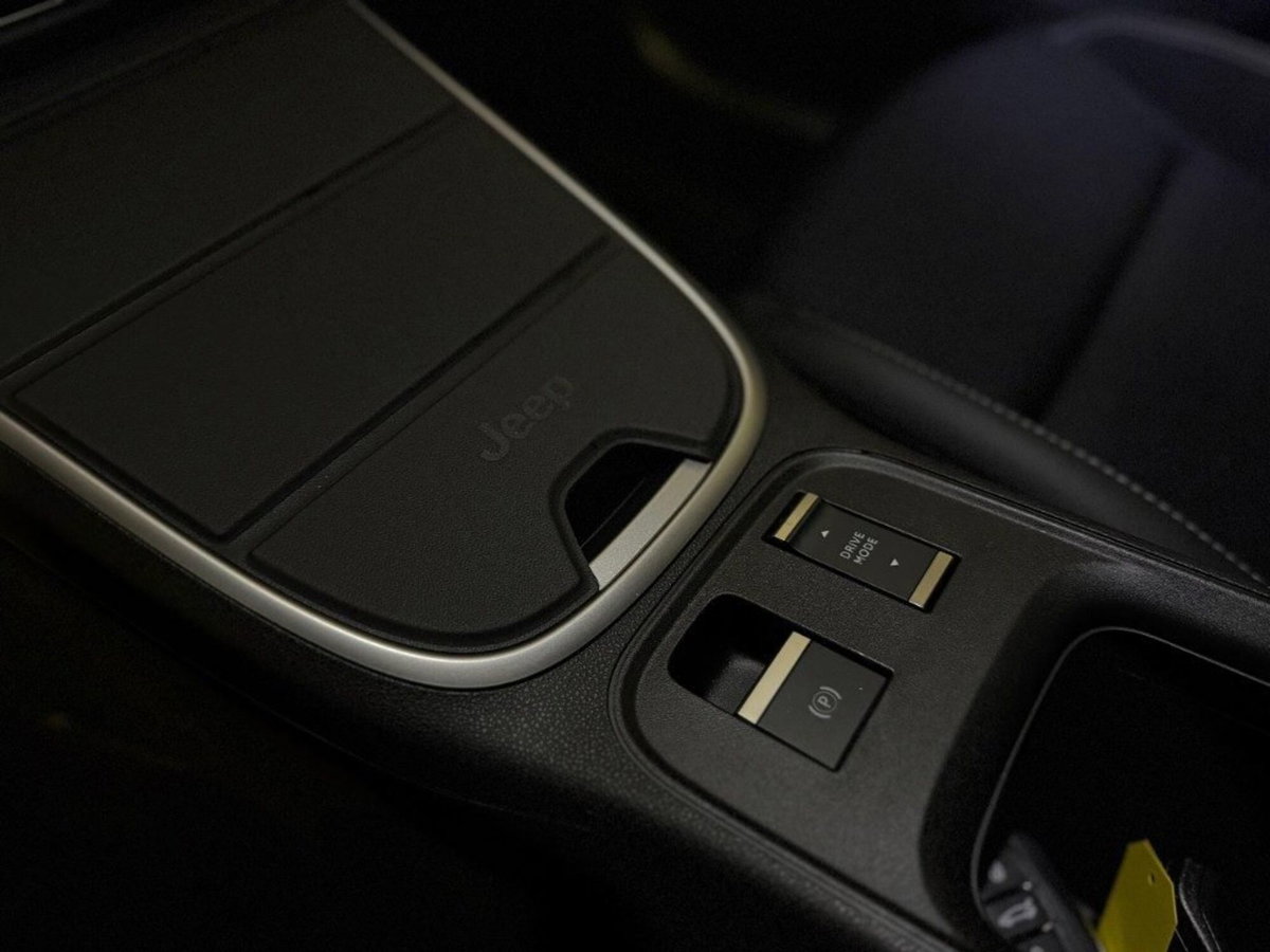 Jeep Avenger full-electric Summit fwd 156cv auto (11)