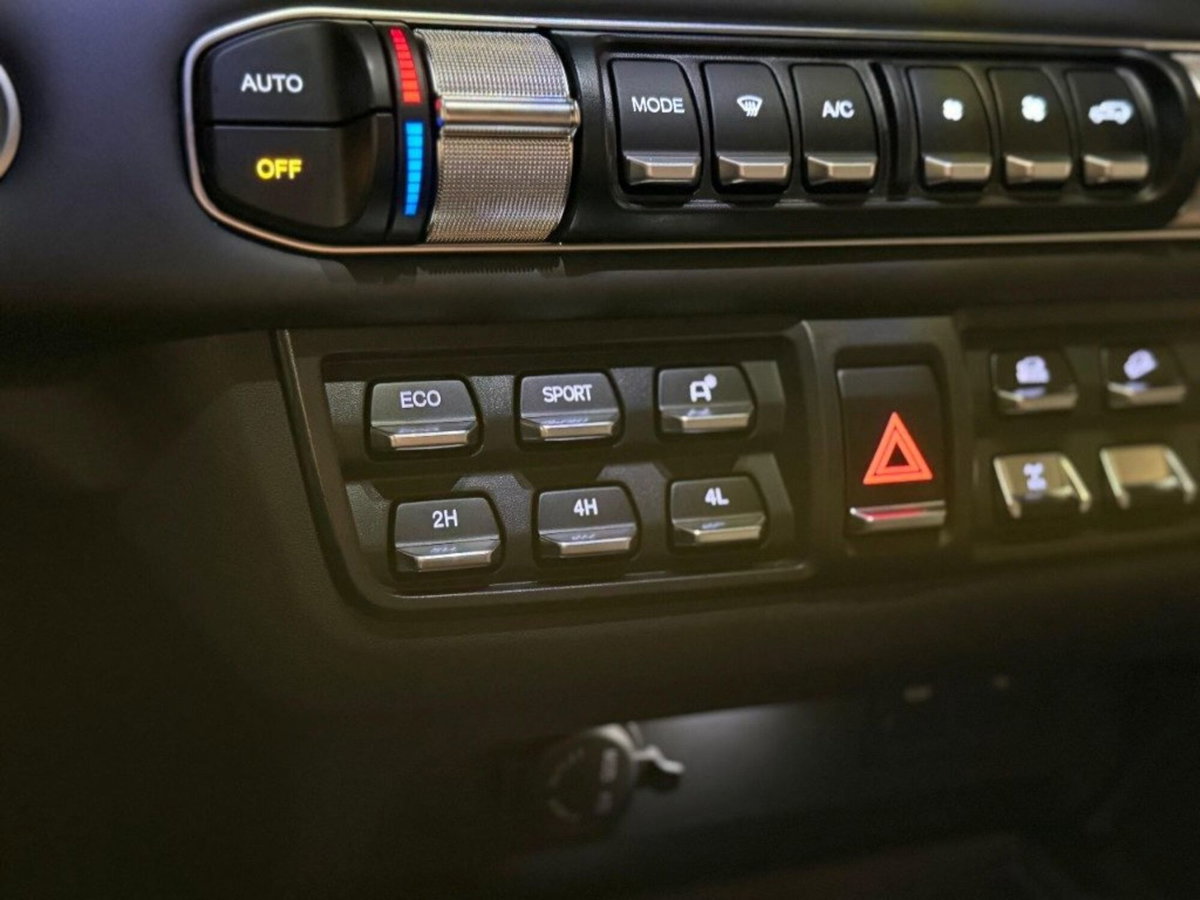 Emc 212 212 2.0 tgdi Adventurer 4wd 8at (17)