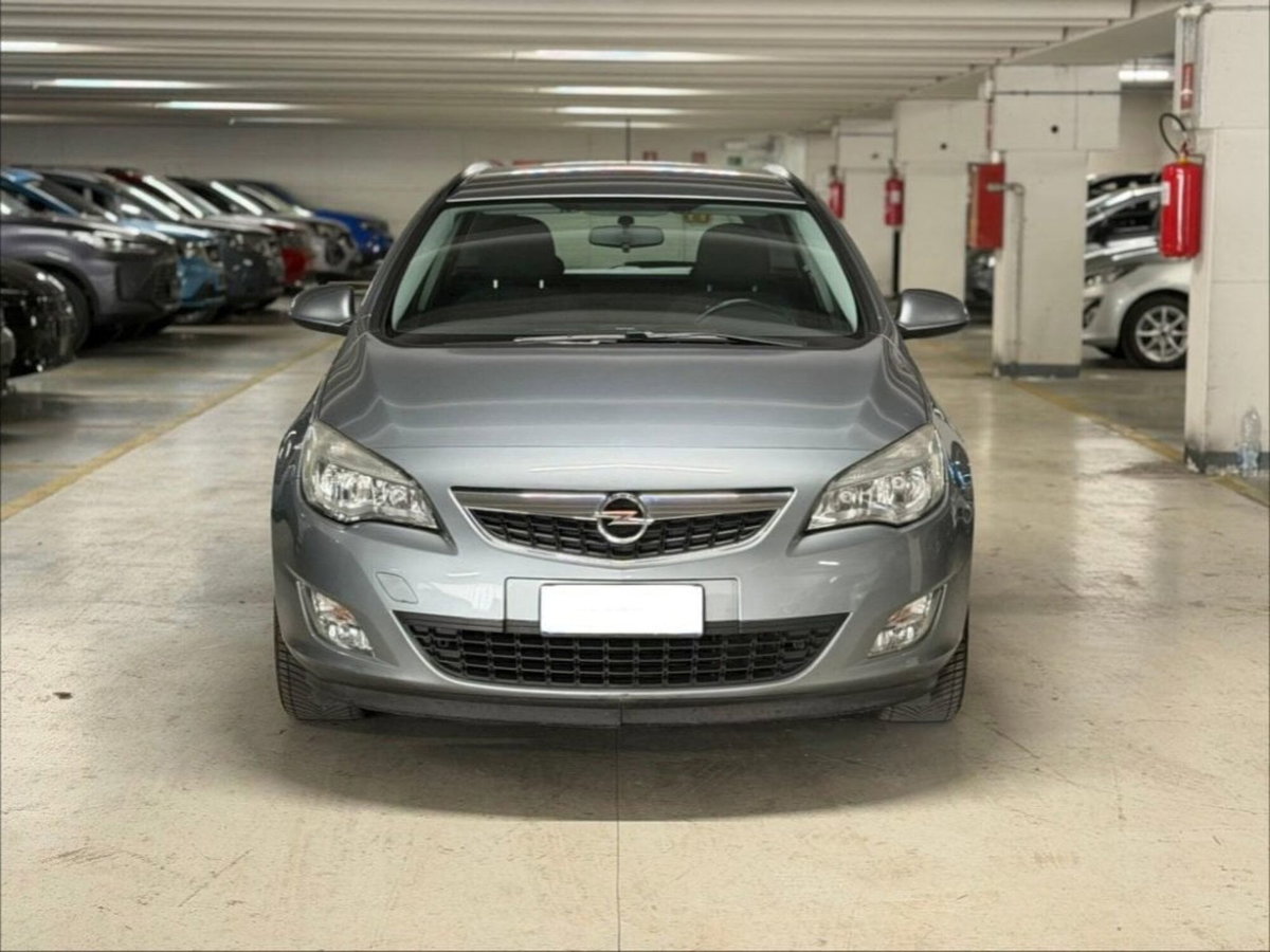 Opel Astra Station Wagon 1.4 Turbo 140CV Sports GPL Tech Cosmo (2)