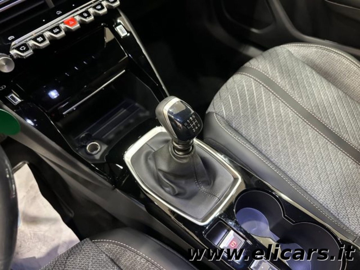 Peugeot 2008 PureTech 100 S&S Allure (11)