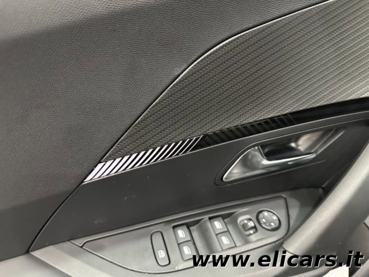 Peugeot 2008 PureTech 100 S&S Allure (14)
