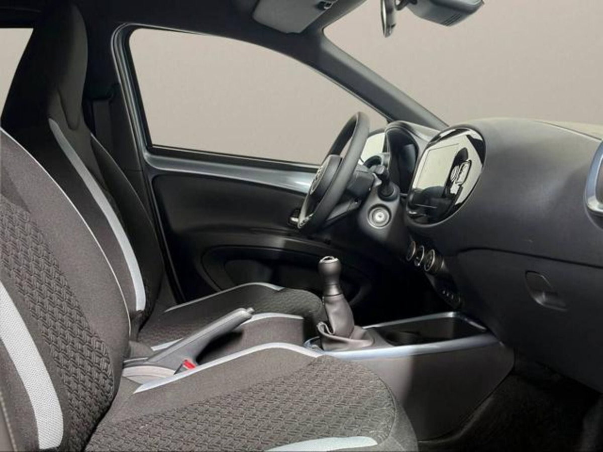 Toyota Aygo X 1.0 VVT-i 72 CV 5p. Undercover S-CVT (11)