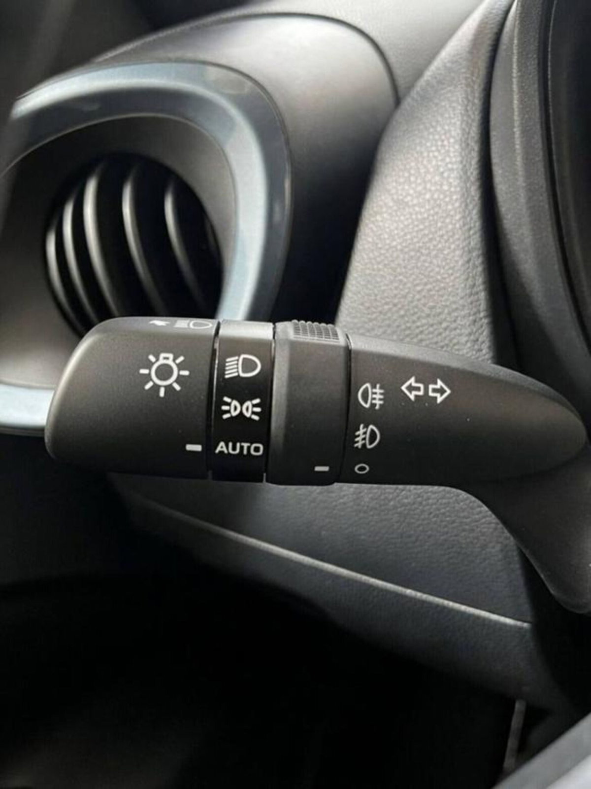 Toyota Aygo X 1.0 VVT-i 72 CV 5p. Undercover S-CVT (16)
