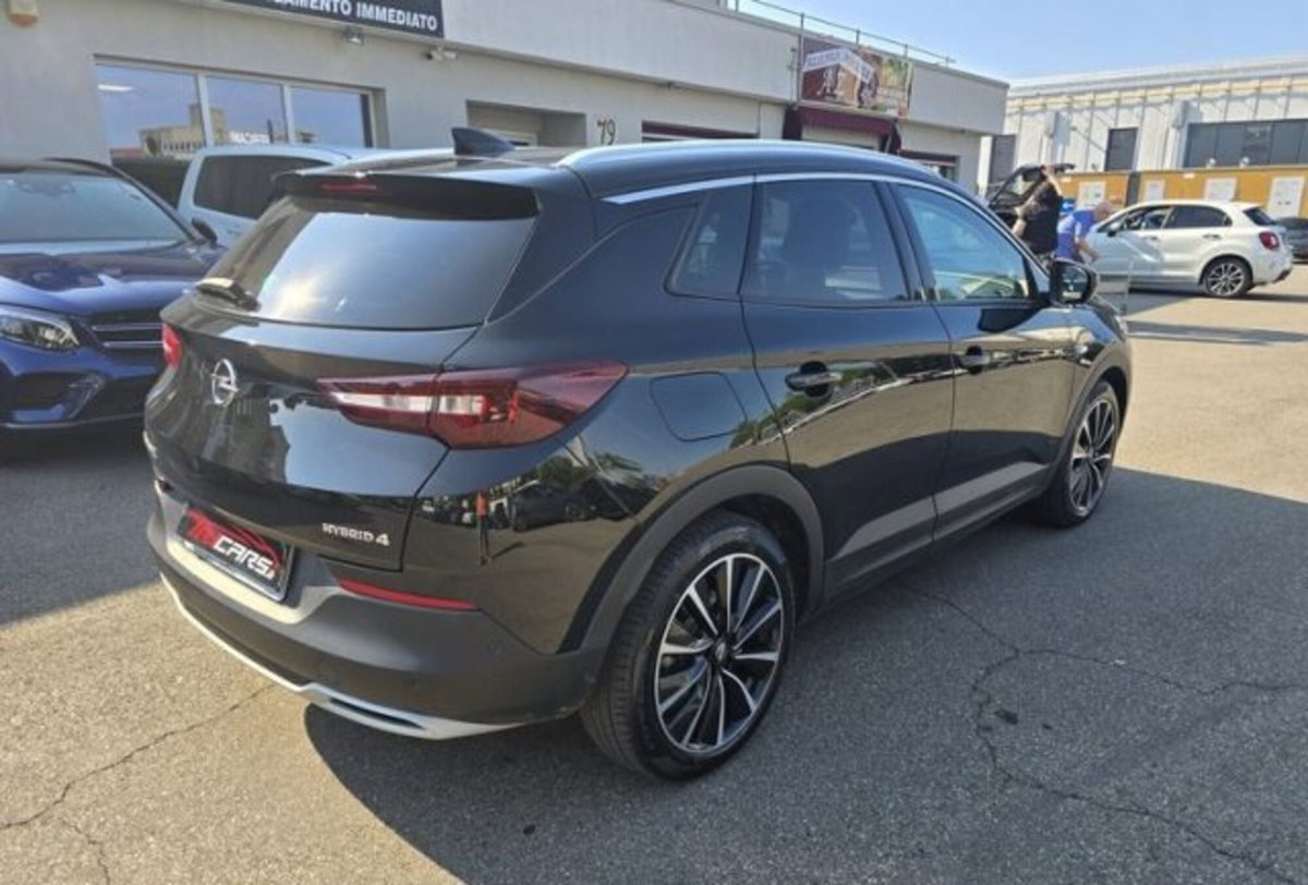 Opel Grandland X 1.6 Hybrid4 Plug-in aut. AWD (2)