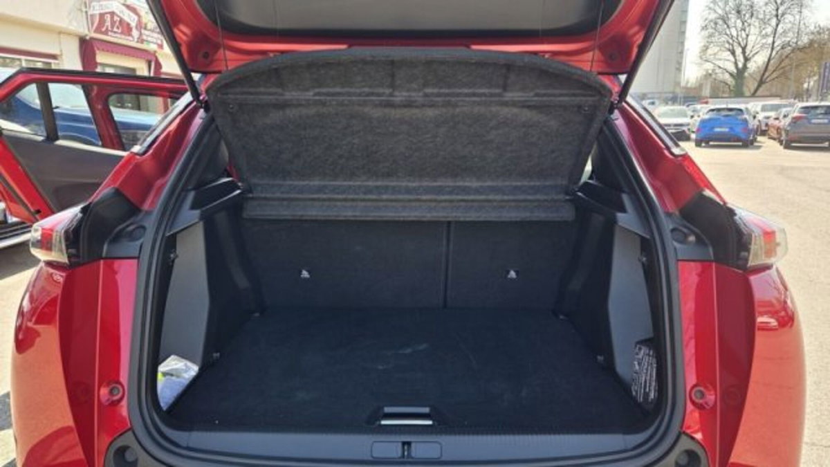 Peugeot 2008 BlueHDi 110 S&S GT (17)
