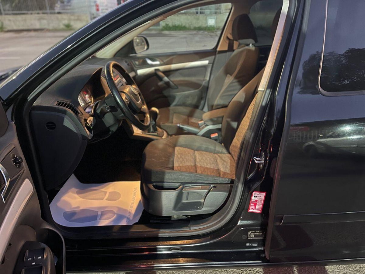 Skoda Octavia 1.6 Elegance GPLine (7)