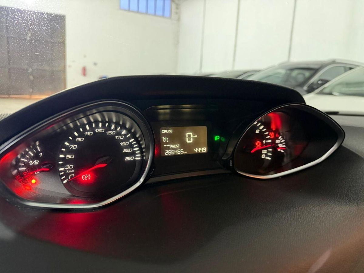 Peugeot 308 SW BlueHDi 120 S&S EAT6 GT Line (10)