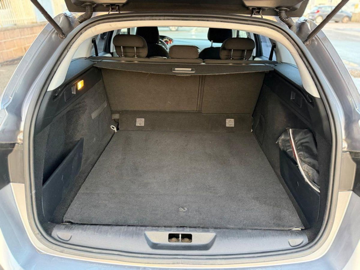 Peugeot 308 SW BlueHDi 120 S&S EAT6 GT Line (14)