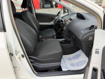 Toyota Yaris 1.0 5 porte Now (4)
