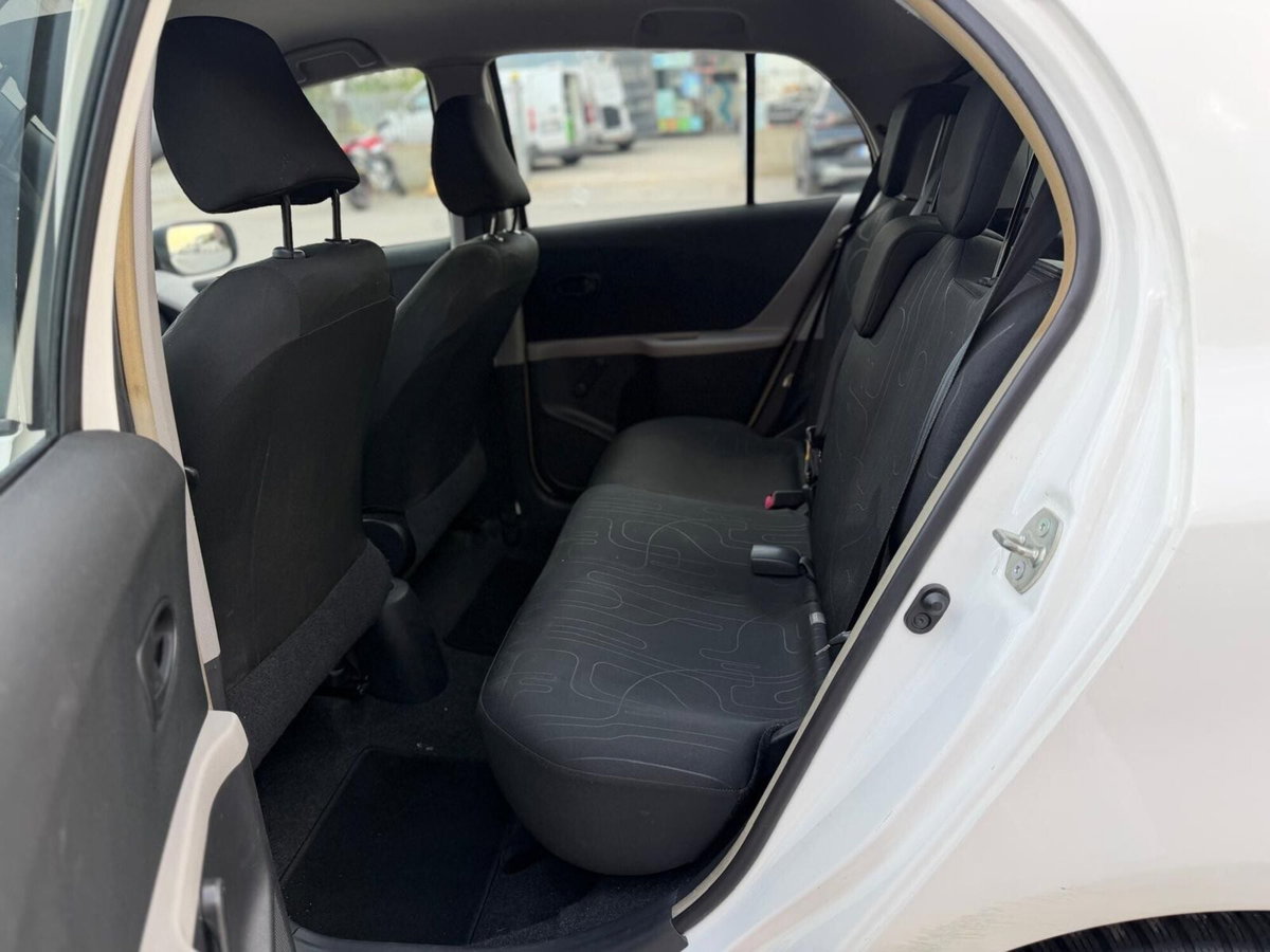 Toyota Yaris 1.0 5 porte Now (7)