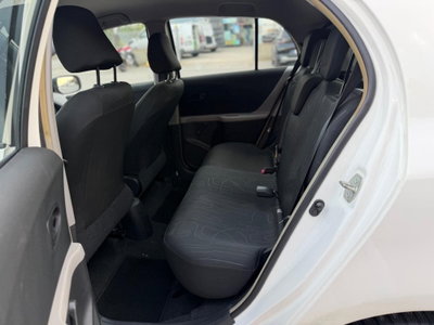 Toyota Yaris 1.0 5 porte Now (7)
