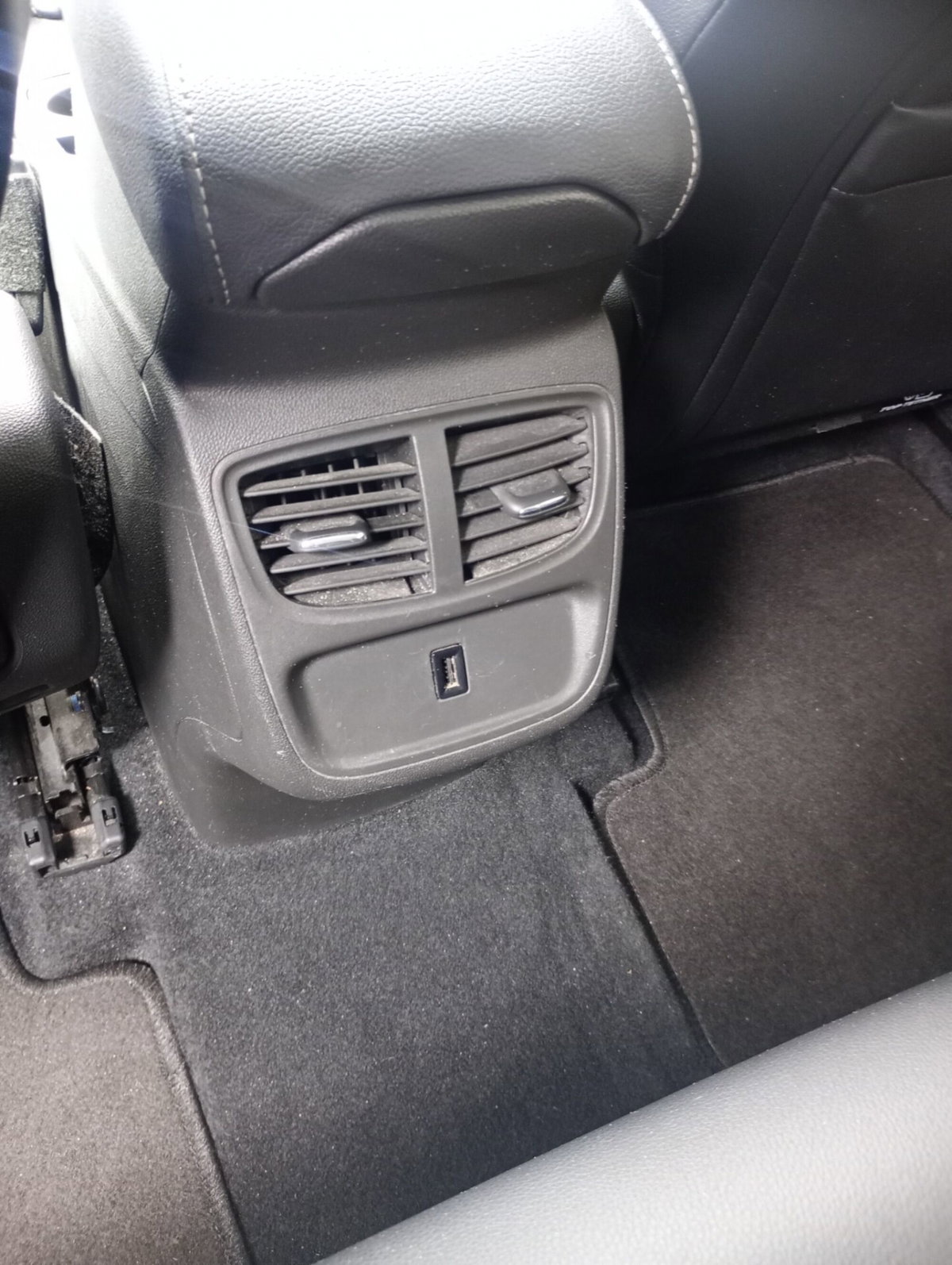 Opel Grandland 1.5 diesel Ecotec aut. Business Elegance (15)
