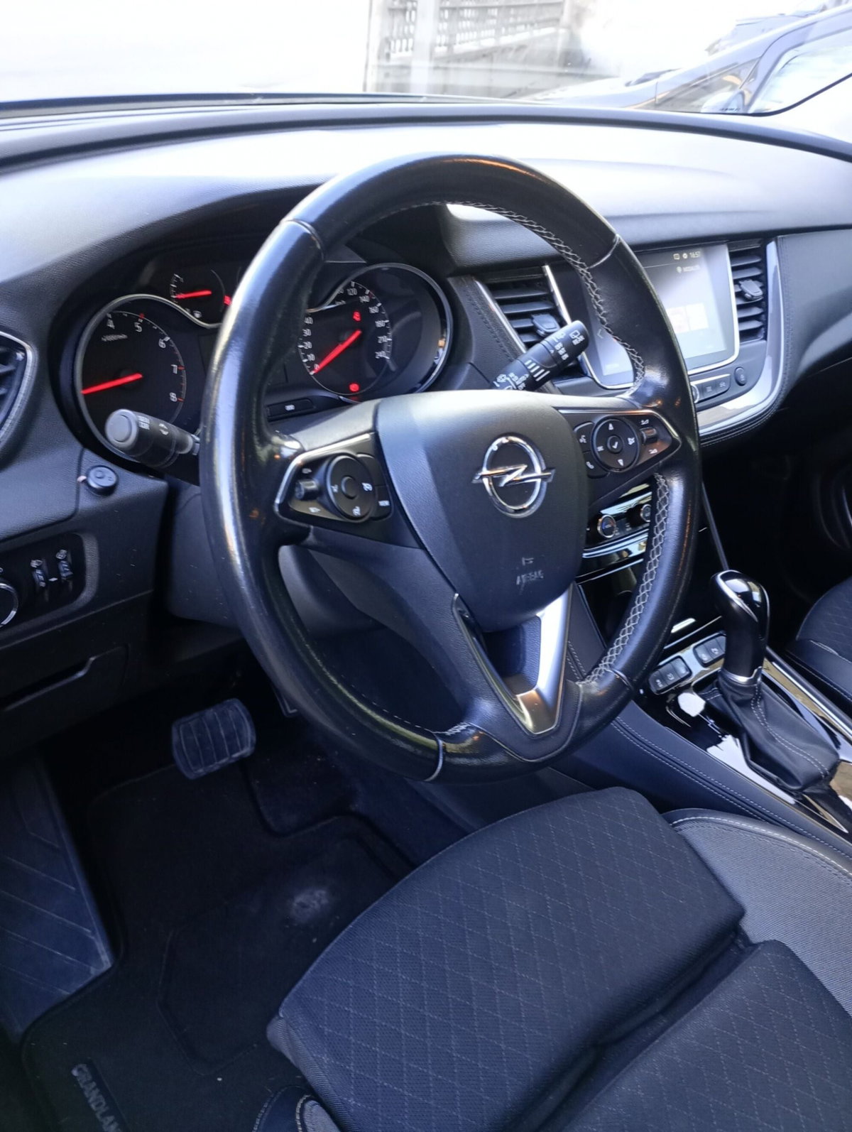 Opel Grandland 1.5 diesel Ecotec aut. Business Elegance (7)