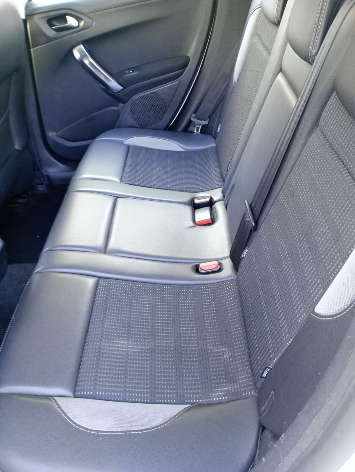 Peugeot 2008 e-HDi 92 CV Stop&Start Allure (10)